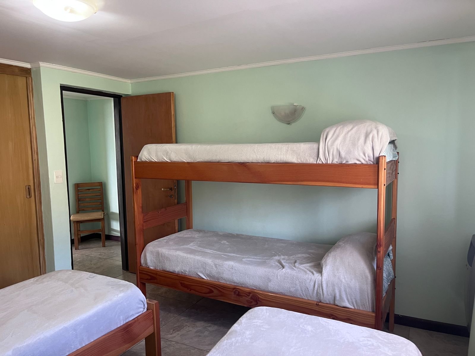 Conjunto de casas con costa de Lago Nahuel Huapi